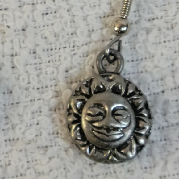 Vintage Handmade Sun and Moon Silver Dangle Pierced earrings - Picture 7 of 9